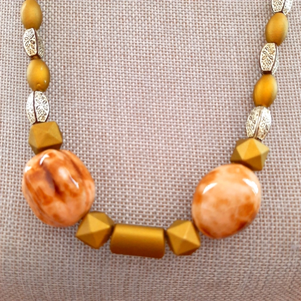 NEW Beautiful Gold & Silver Beaded Necklace